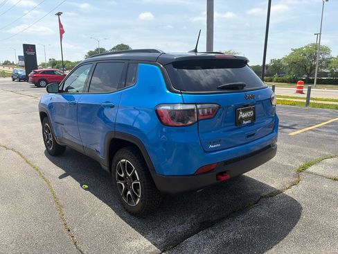Used 2025 Jeep Compass Trailhawk AWD/4WD image 3