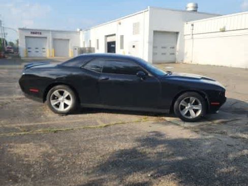 Used 2018 Dodge Challenger SXT RWD image 13