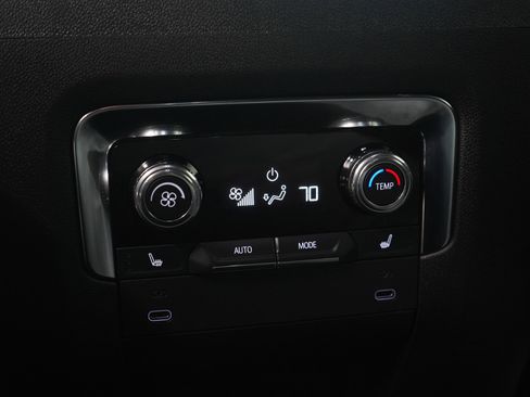 Used 2025 GMC Yukon Denali AWD/4WD image 24