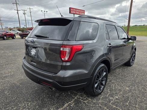 Used 2018 Ford Explorer XLT w/ Equipment Group 202A FWD image 7