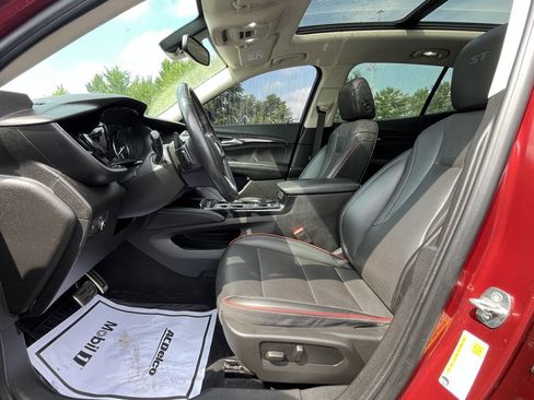 Certified 2022 Buick Envision Essence w/ Sport Touring Package FWD image 9
