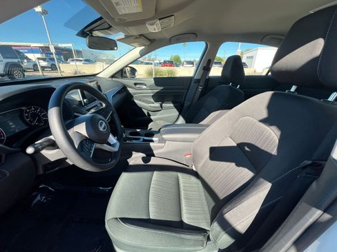 Used 2025 Nissan Altima 2.5 SV image 27