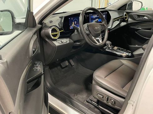 Used 2024 Chevrolet Trax ACTIV image 17