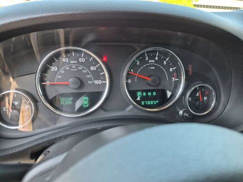 Used 2018 Jeep Wrangler Unlimited Sahara AWD/4WD image 14