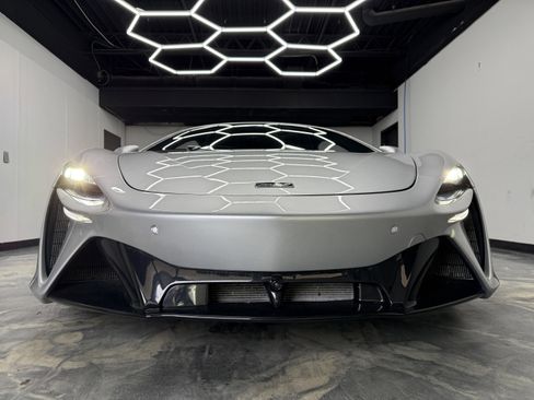 Used 2023 McLaren Artura RWD image 9