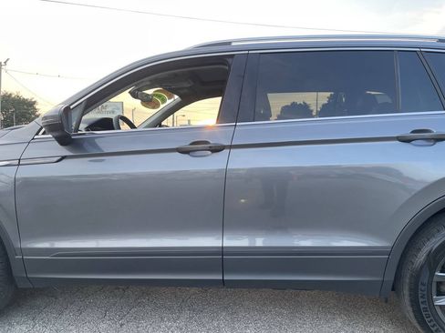 Used 2022 Volkswagen Tiguan SE AWD/4WD image 6