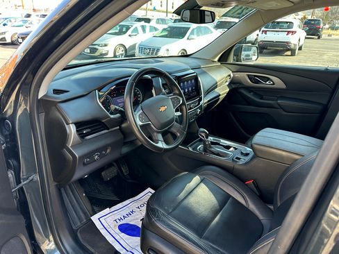 Used 2021 Chevrolet Traverse LT image 8