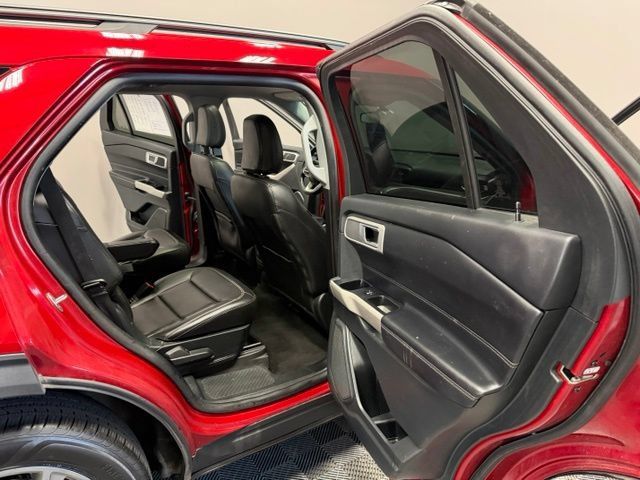 Used 2023 Ford Explorer XLT w/ Equipment Group 202A AWD/4WD image 27
