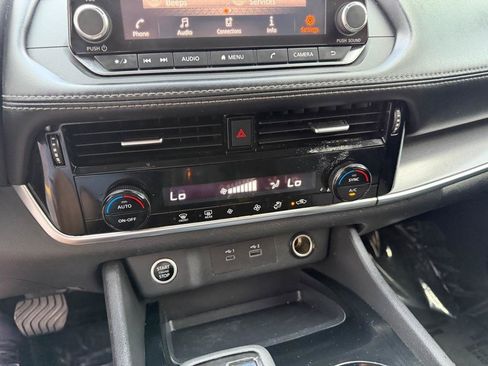 Used 2021 Nissan Rogue SV FWD image 33