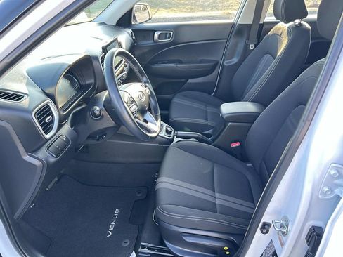 Used 2023 Hyundai Venue SEL image 20