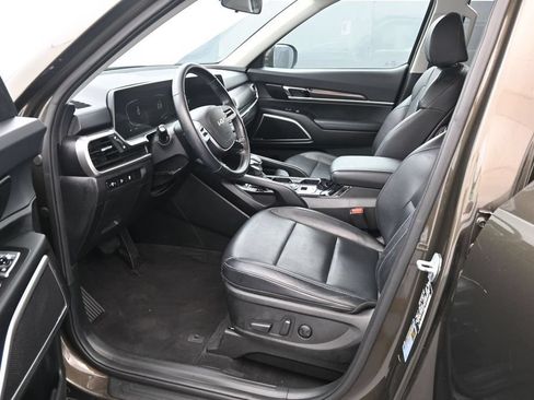 Used 2023 Kia Telluride S FWD image 16