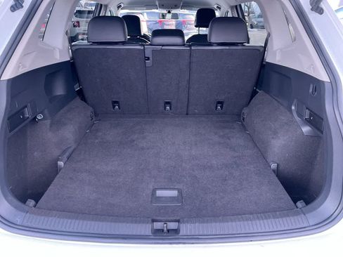 Used 2021 Volkswagen Tiguan SE image 27