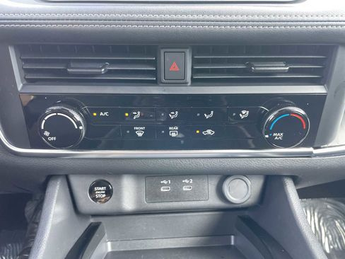 Used 2024 Nissan Rogue S image 16