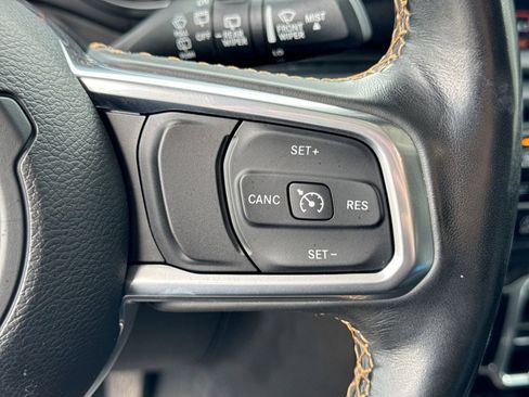 Used 2022 Jeep Wrangler Unlimited Sahara AWD/4WD image 25