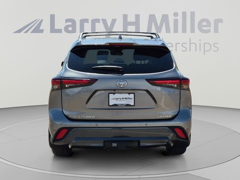 Certified 2026 Toyota Highlander Limited AWD/4WD image 4