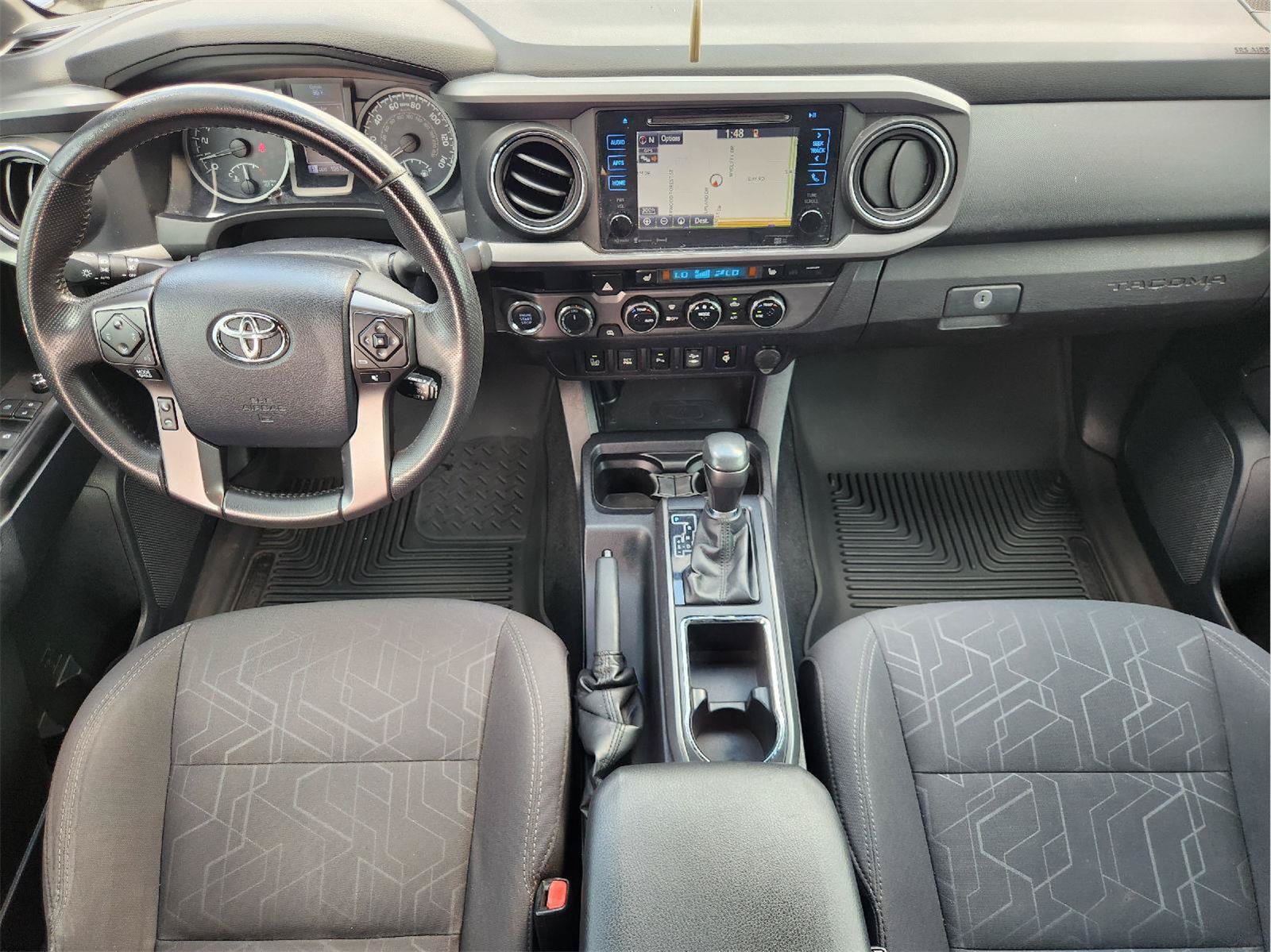 Used 2017 Toyota Tacoma TRD Off-Road w/ Premium & Technology Package AWD/4WD image 27