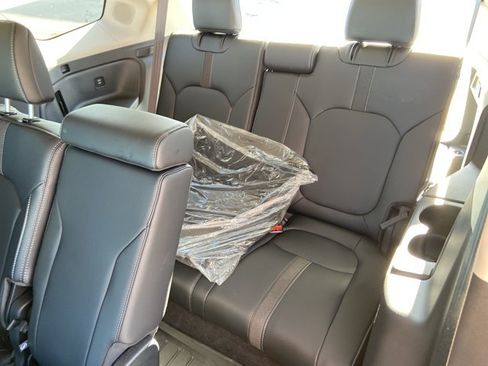 Used 2025 Honda Pilot Touring image 56