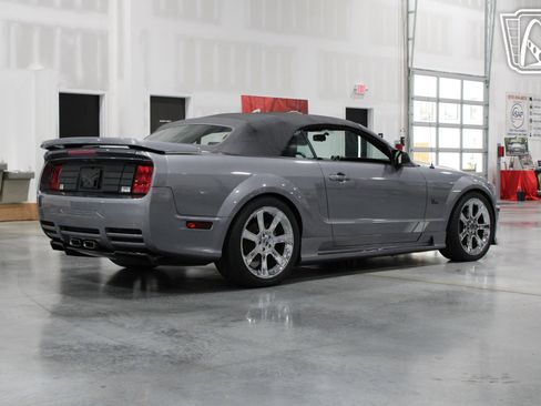Used 2006 Ford Mustang GT RWD image 32