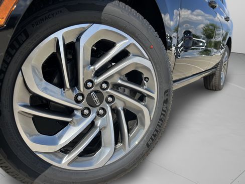 New 2025 Lincoln Navigator Reserve image 33