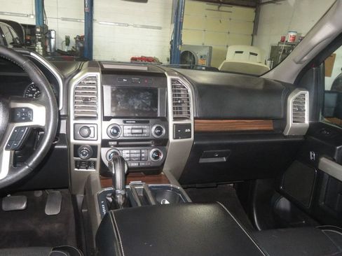 Used 2016 Ford F150 Lariat w/ Equipment Group 502A Luxury AWD/4WD image 38