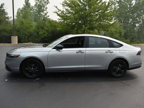 Used 2025 Honda Accord SE image 9