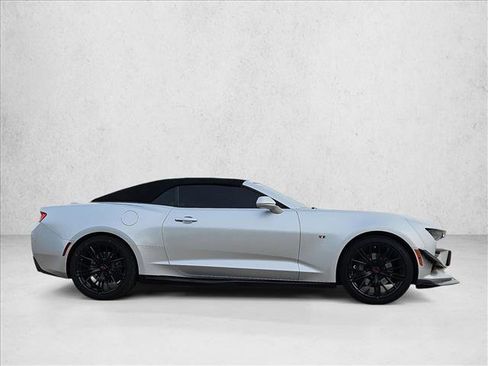 Used 2017 Chevrolet Camaro SS RWD image 4
