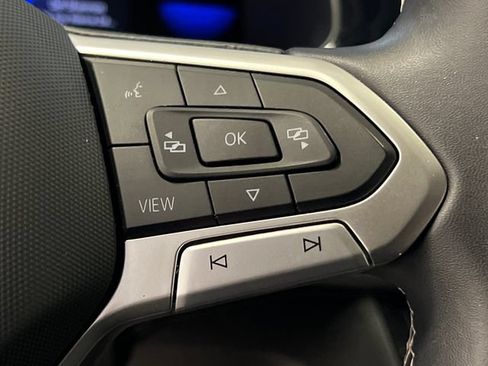 Certified 2022 Volkswagen Taos SE FWD image 21