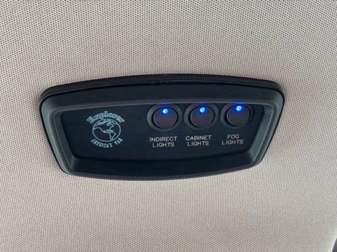 Used 2019 Mercedes-Benz Metris Passenger image 37