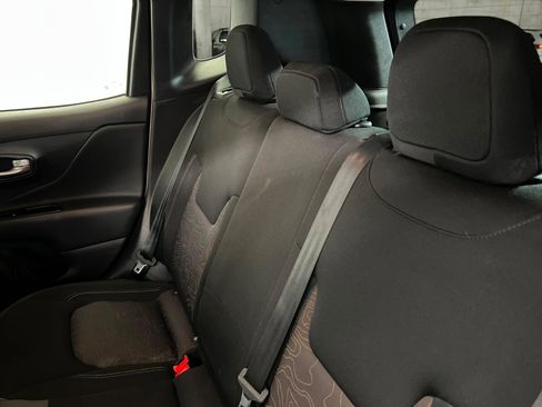 Used 2023 Jeep Renegade Latitude AWD/4WD image 20