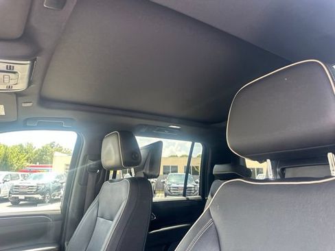Used 2021 GMC Yukon XL SLT w/ SLT Premium Package AWD/4WD image 10