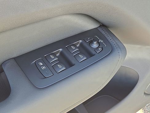 New 2026 Volvo XC60 B5 Plus w/ Protection Package Premier image 22