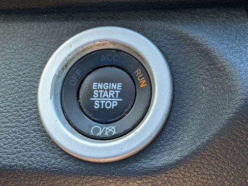 Used 2017 RAM 1500 Laramie w/ Convenience Group AWD/4WD image 32