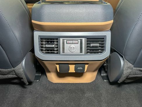 Used 2024 Ford F250 Lariat w/ Tremor Off-Road Package AWD/4WD image 29