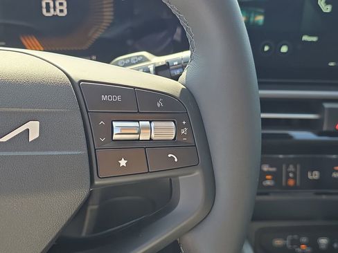 New 2026 Kia Sportage EX FWD image 32