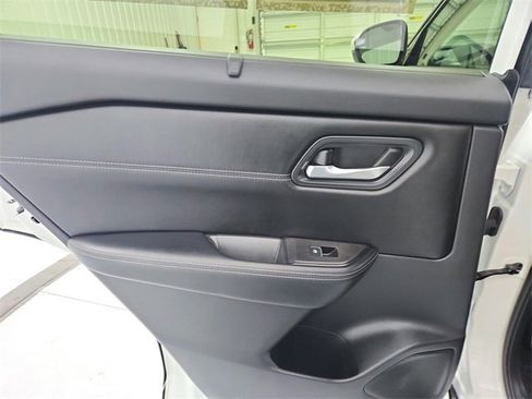 Used 2025 Nissan Rogue SL w/ Tech Package image 36