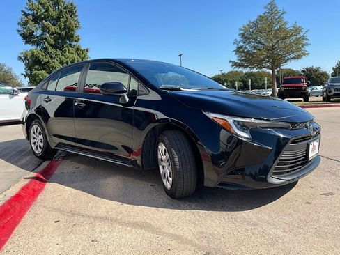 Used 2025 Toyota Corolla LE image 5