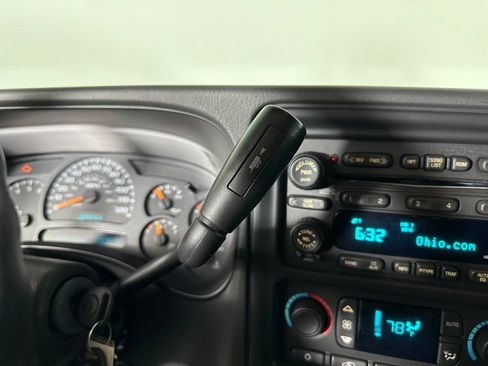 Used 2004 Chevrolet Avalanche 2500 w/ Preferred Equipment Group AWD/4WD image 15