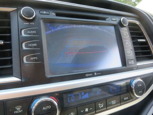Used 2015 Toyota Highlander XLE FWD image 20