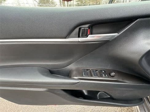 Used 2024 Toyota Camry SE image 16