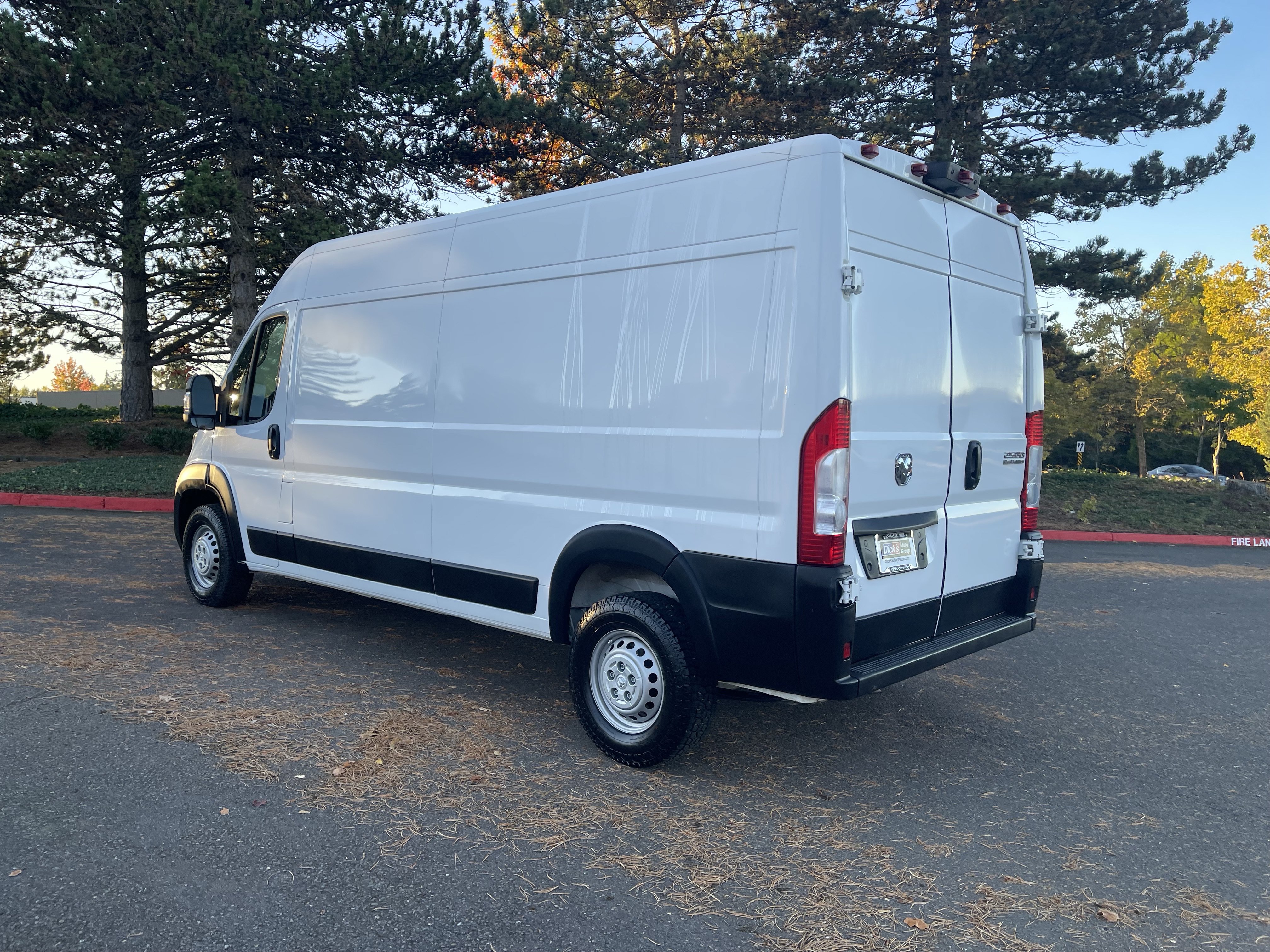 Used 2025 RAM ProMaster 2500 w/ Convenience Group FWD image 3