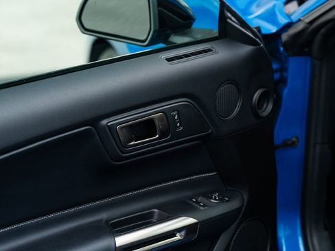 Used 2021 Ford Mustang Shelby GT500 w/ Carbon Fiber Track Pack image 23