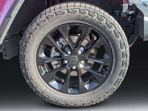 Used 2024 Jeep Gladiator Sport AWD/4WD image 11