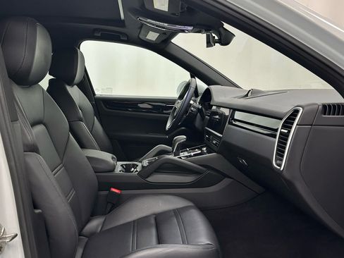 Used 2021 Porsche Cayenne AWD/4WD image 18