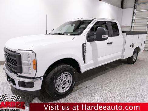 Used 2023 Ford F250 XL w/ XL Chrome Package RWD image 2