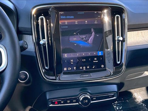 Certified 2023 Volvo XC40 B5 Plus w/ Driver Assist Package image 7