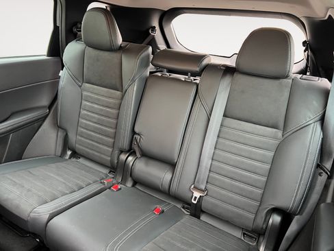 Used 2023 Mitsubishi Outlander SE image 13