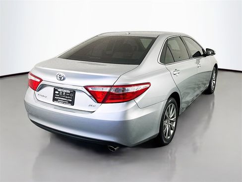 Used 2017 Toyota Camry XLE image 7