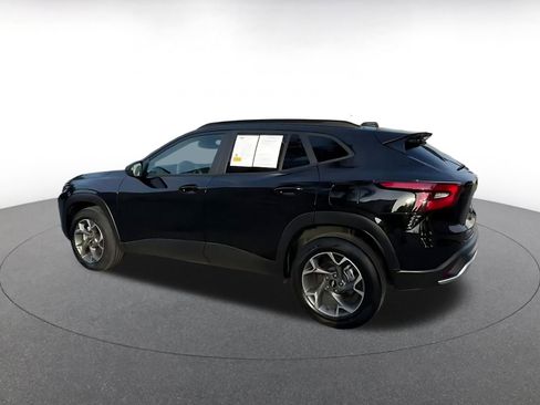 Used 2025 Chevrolet Trax LT image 10