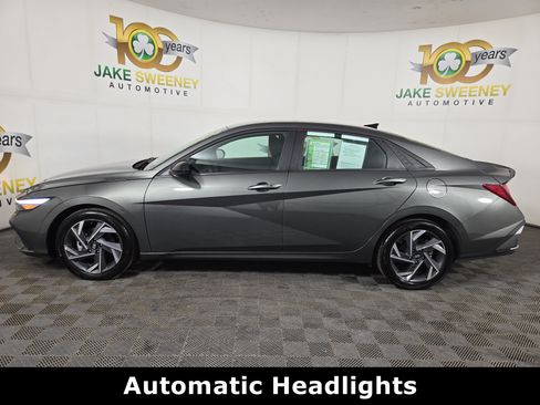 Used 2025 Hyundai Elantra Sport FWD image 4