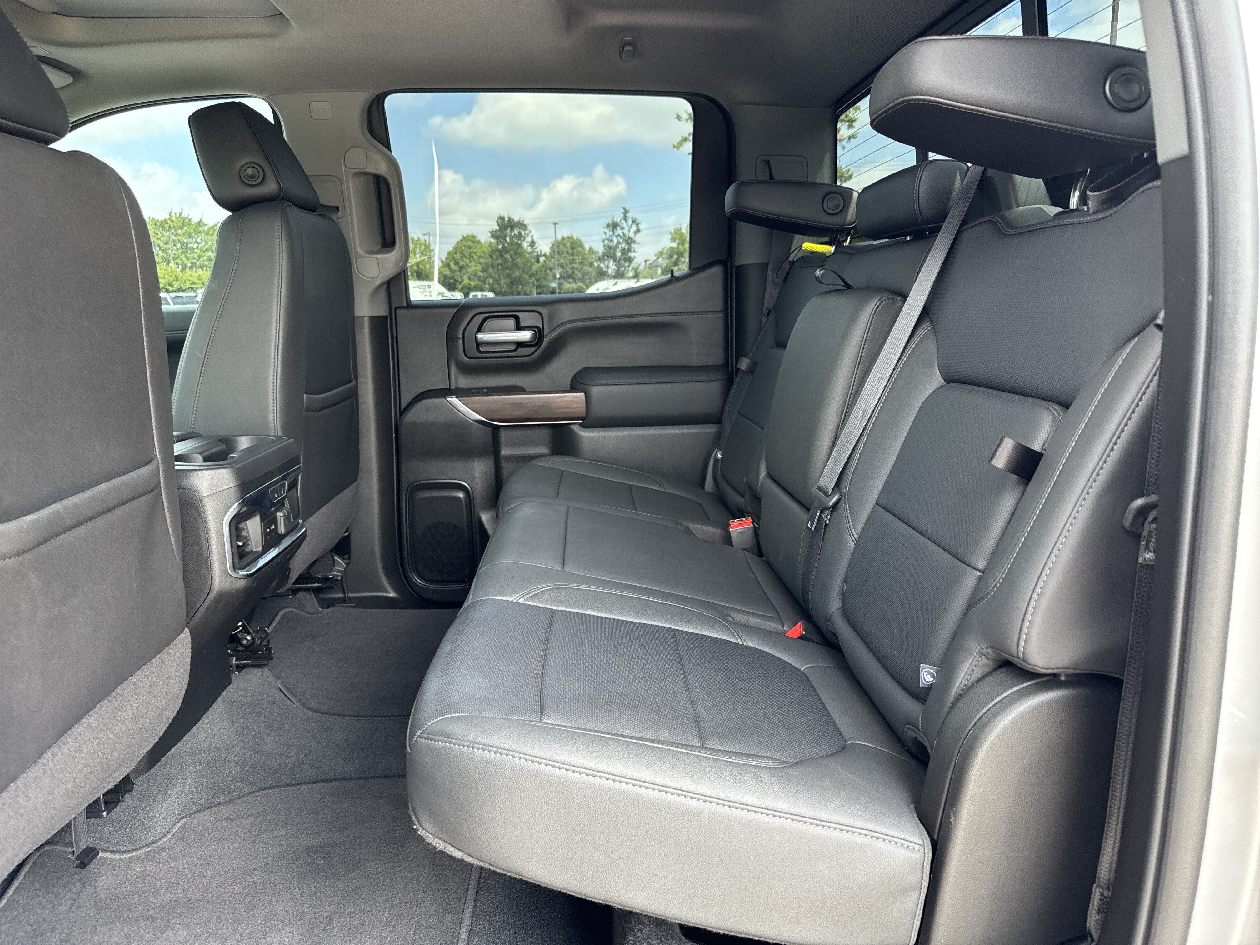 Used 2021 GMC Sierra 1500 SLT w/ SLT Convenience Package AWD/4WD image 30